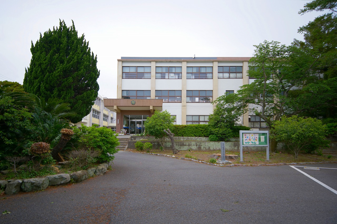上人小学校
