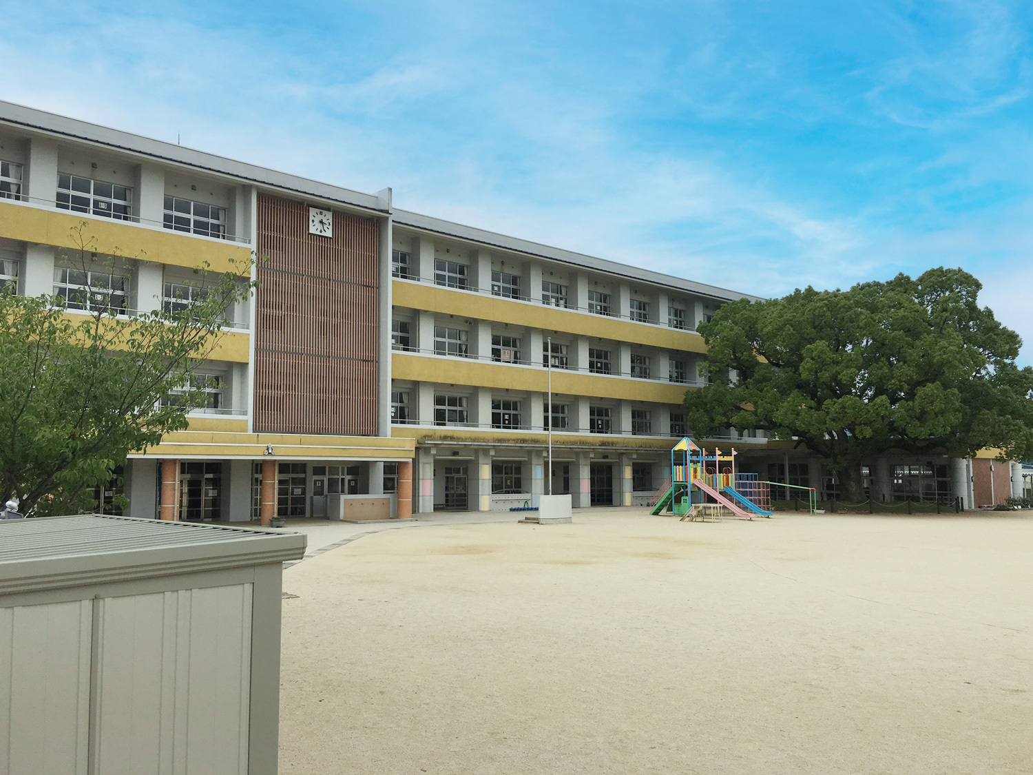 松岡小学校（約2500ｍ/徒歩32分）