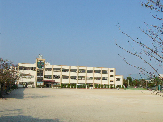 亀川小学校(約2300m/徒歩29分)