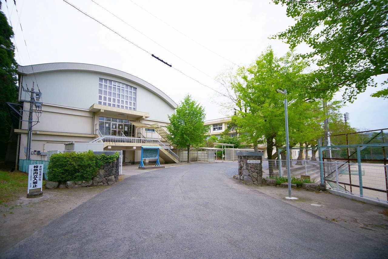 北部中学校(約3400m/徒歩43分)