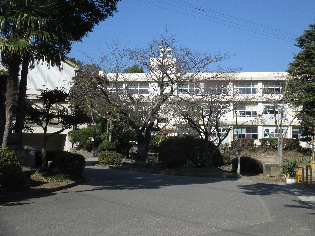 南立石小学校　（約160ｍ/徒歩2分）