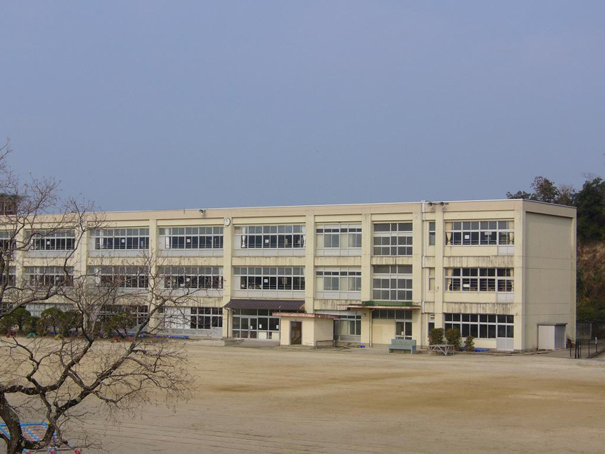 滝尾小学校（約900ｍ/徒歩12分）