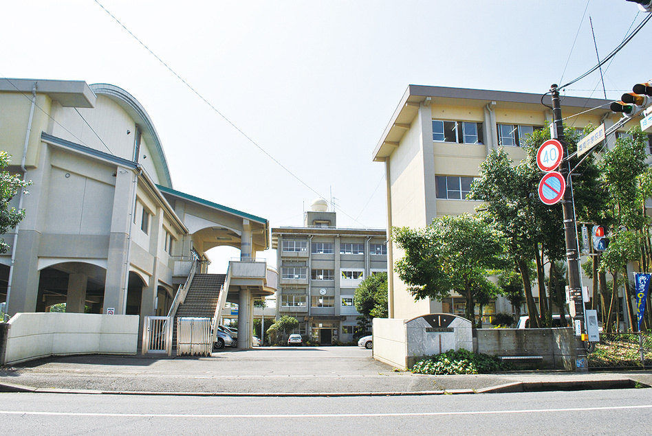 城南中学校（約1000ｍ/徒歩13分）