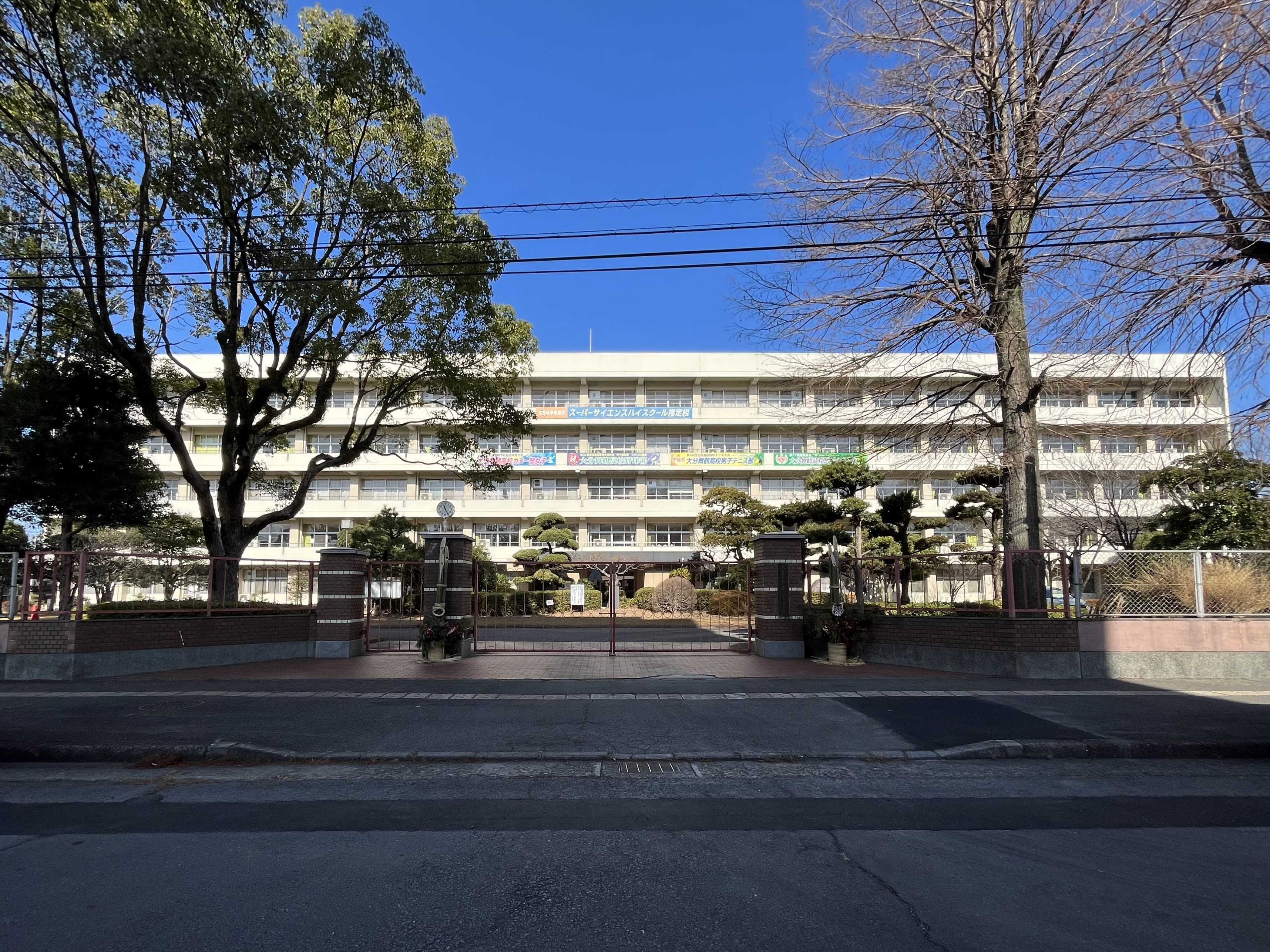 大分県立大分舞鶴高校まで1272m　徒歩16分