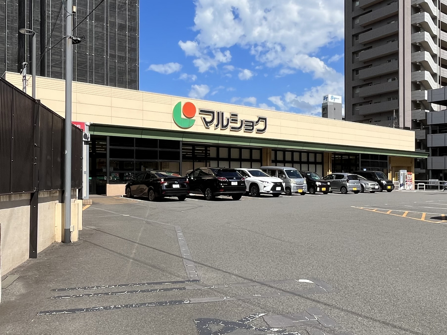 マルショク舞鶴店（約300ｍ/徒歩4分）