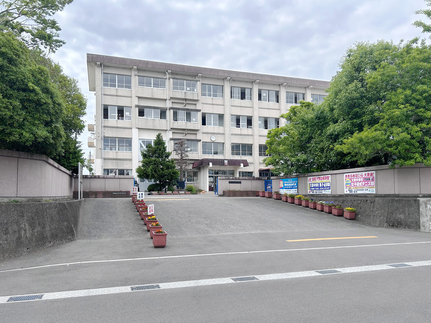 大分市立大在中学校まで2100m　徒歩27分