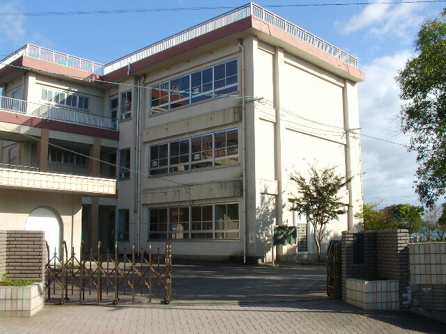 城南小学校（約850ｍ/徒歩11分）
