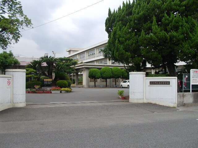 王子中学校（約450ｍ/徒歩6分）