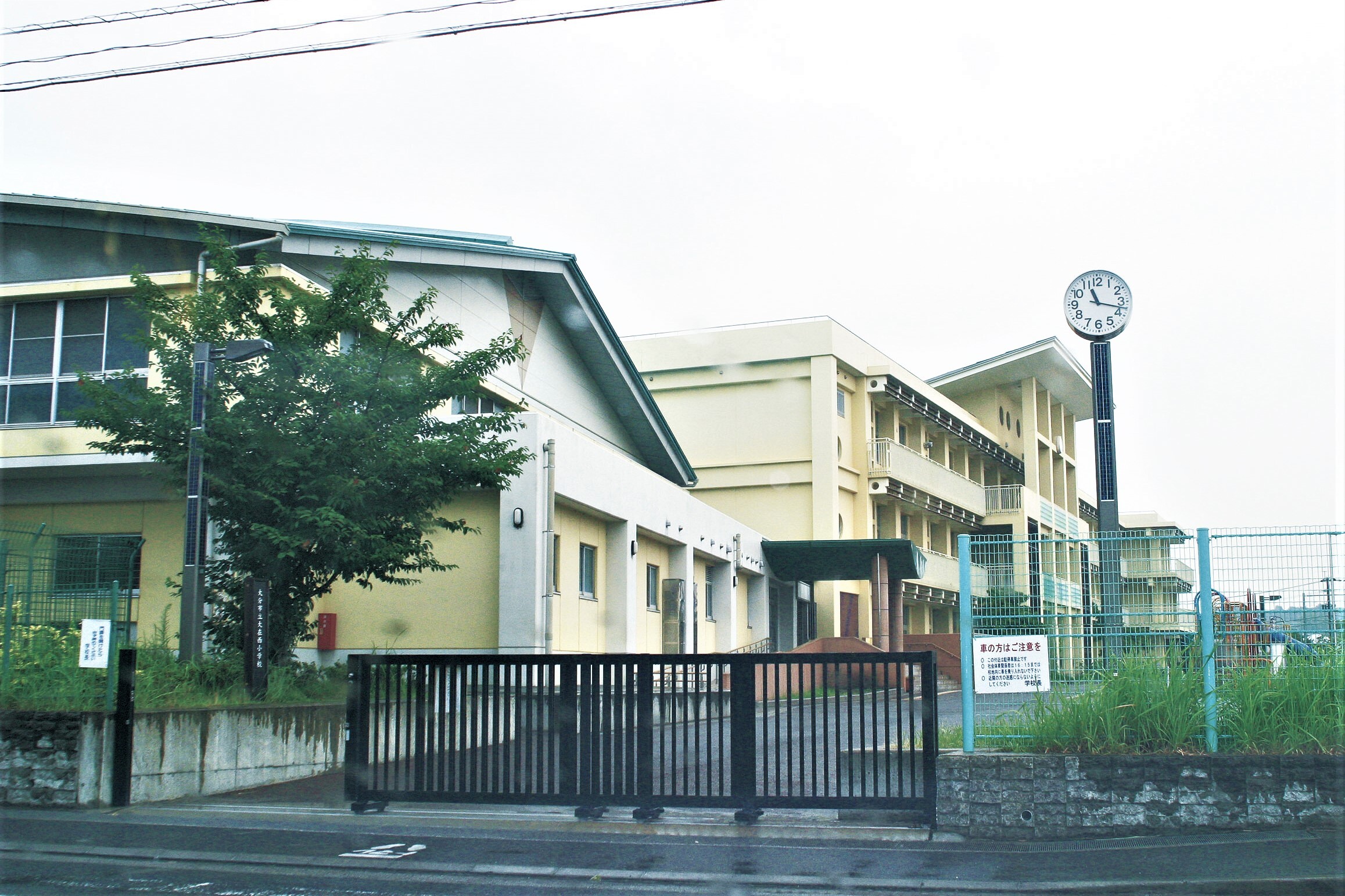 大在西小学校（約500ｍ/徒歩7分）