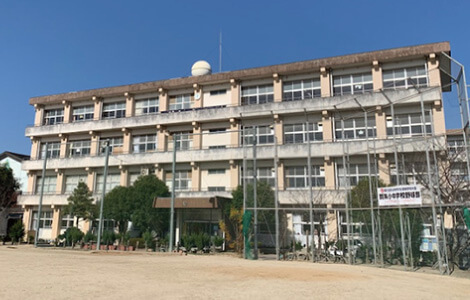 賀来小中学校（約2500ｍ/徒歩32分）