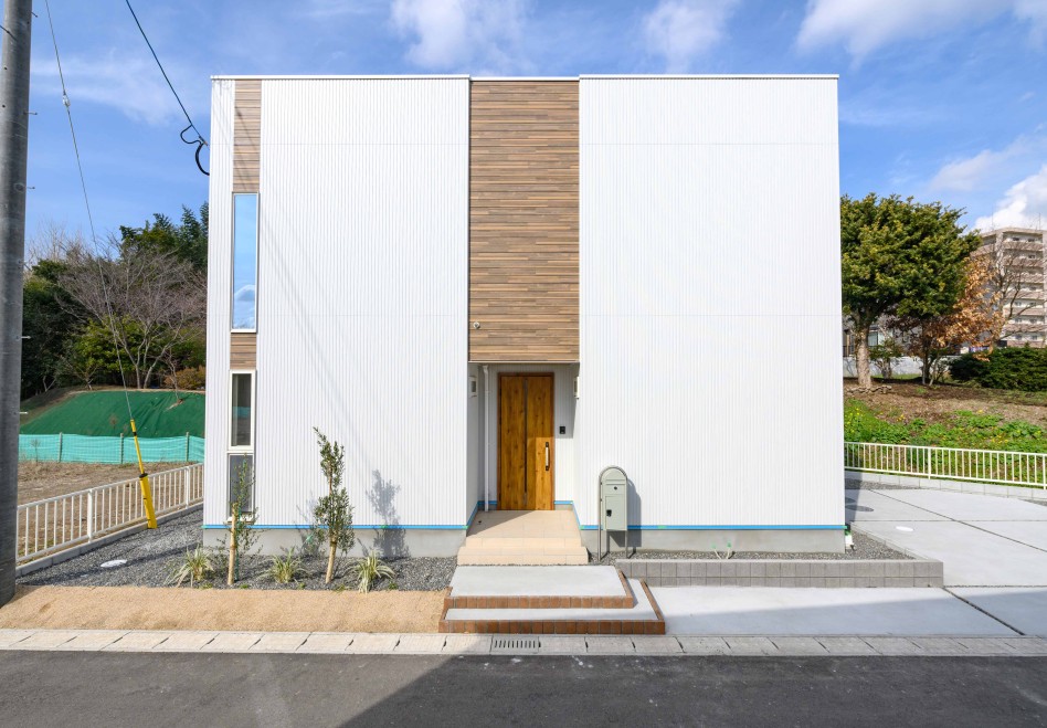 モダンな外観の2階建て住宅