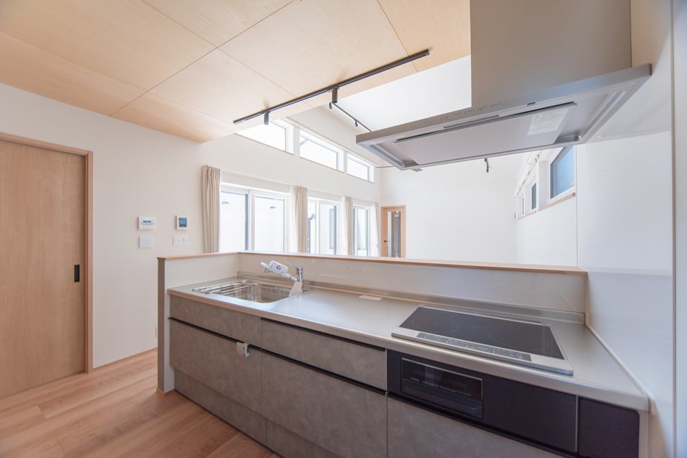 IHコンロ付きキッチン｜スタイリッシュな設備