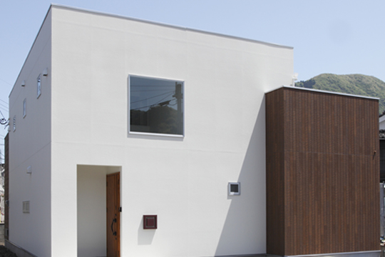 ダイナミックでスクエアな家