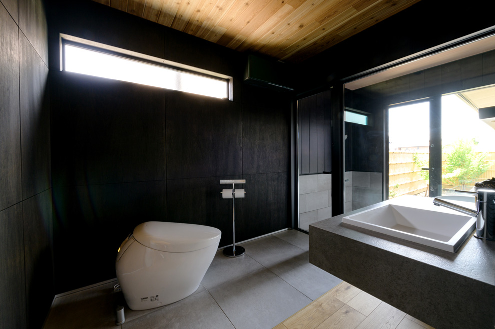 スタイリッシュで機能的なトイレ空間