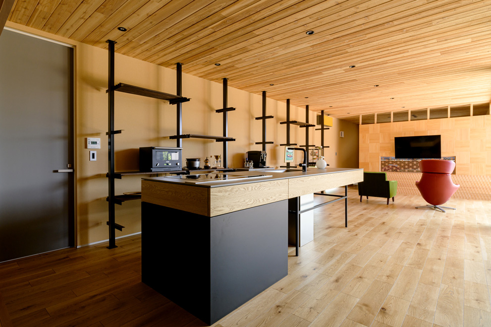 開放的な間取りの中にある落ち着いたキッチン