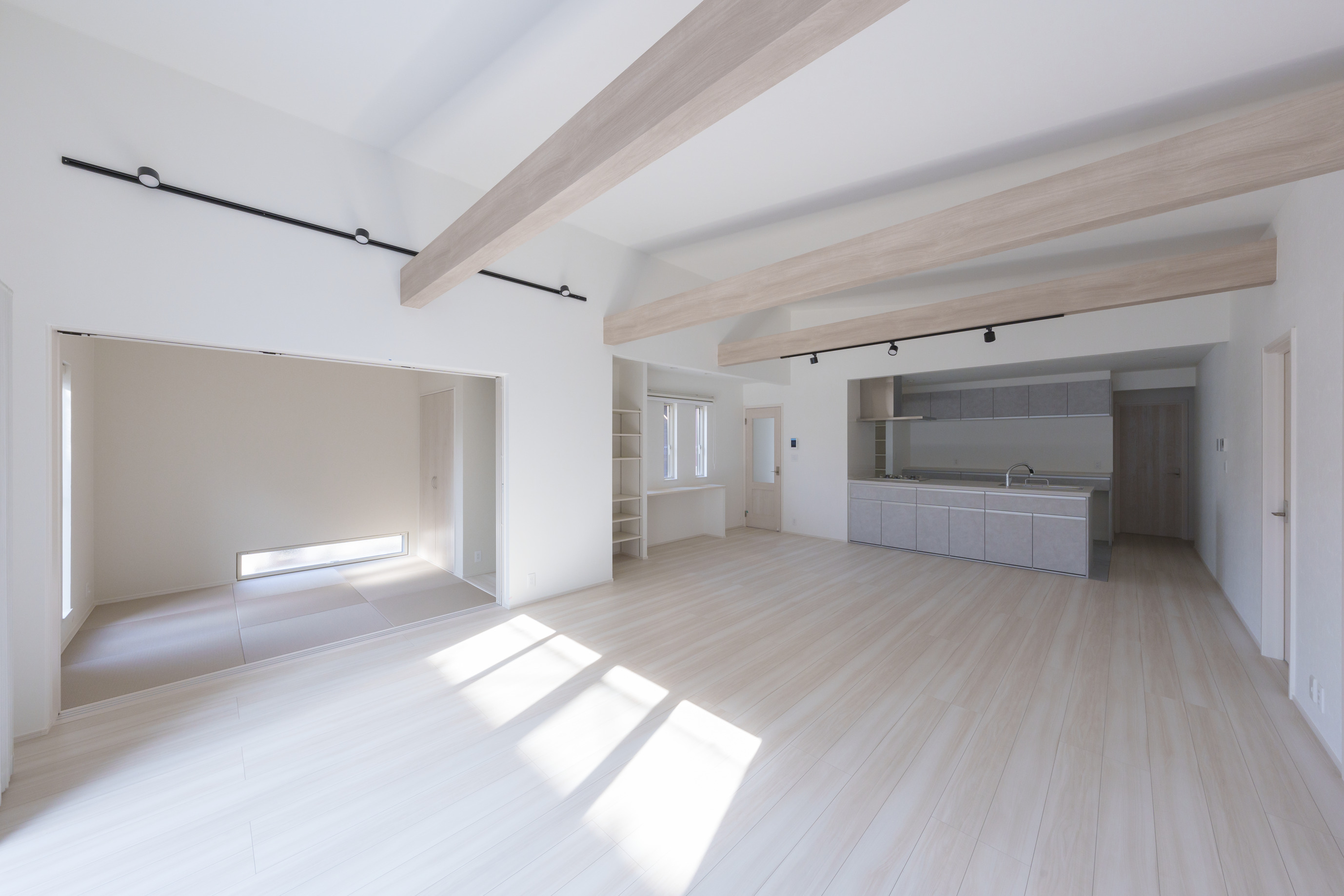 モダンな印象の贅をつくした平屋邸宅