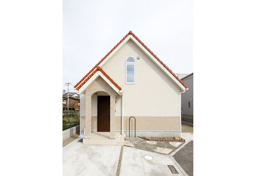 三角屋根のあたたかな家。