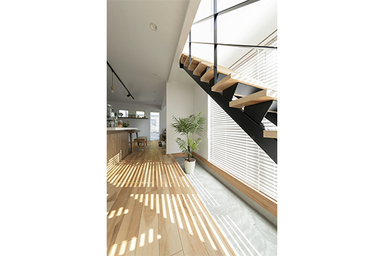 光が差し込む土間のある家 土間