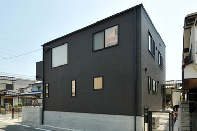 光が差し込む明るい家 外観