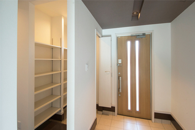 ワンフロアでつながる平屋ならではの暮らし 玄関2