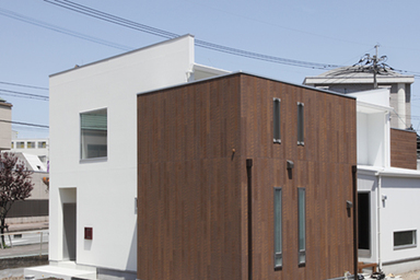 ダイナミックでスクエアな家 外観3