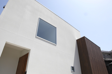 ダイナミックでスクエアな家 外観4