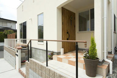 フルートの優しい音が聞こえる家 玄関