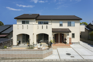 家族全員の意見を尊重しあえる優しさに包まれた二世帯住宅 外観2