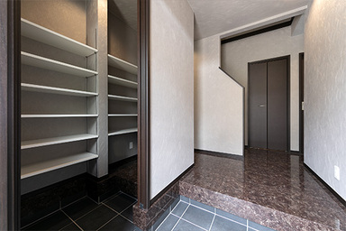 絶景を望む大人の嗜み邸宅 玄関