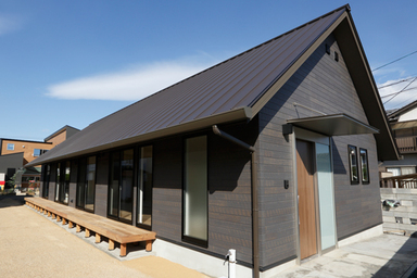 縁側があるログハウスような家 外観