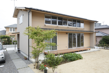 自然素材にこだわった子育てにやさしい家 外観