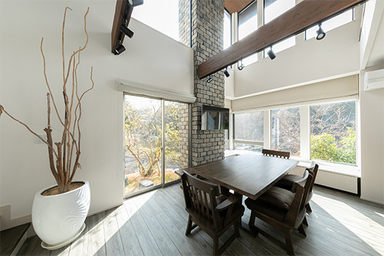 遊び心ある大人の邸宅 ダイニング