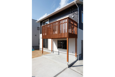 HYVA AND STYLE ウッドバルコニー