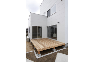 ZERO-CUBE + BOX SKY BALCONY ウッドデッキ
