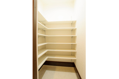 それぞれのペースで暮らしを楽しむ快適性能の二世帯住宅 玄関収納