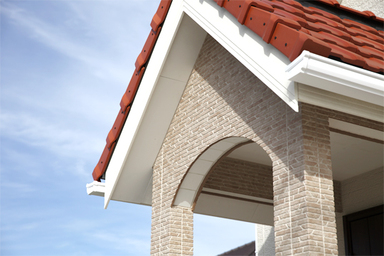 三角屋根のあたたかな家。外観4