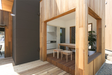 窓辺から生まれる暮らし アウトドアダイニング