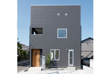 大空間プライベートバルコニーのある家 外観2