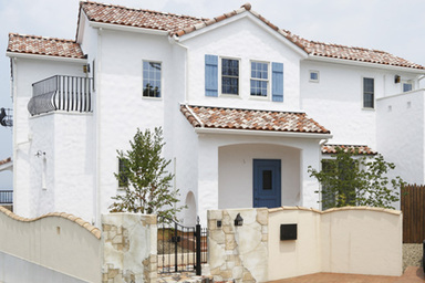 素材にこだわったアンティークレトロな家 外観2