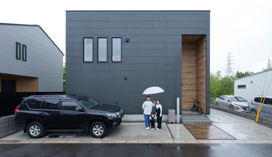 「暮らしやすさ」と「好き」を詰め込んだ 緑と光溢れるあたたかな住まい。