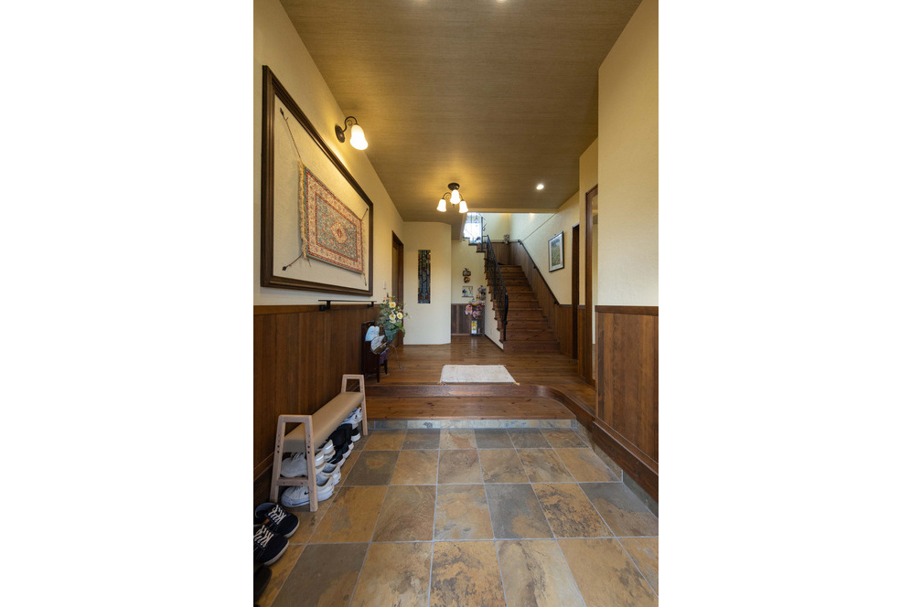 素材と造形美を大切に。時間とともに味わいを増す「本物の家」。