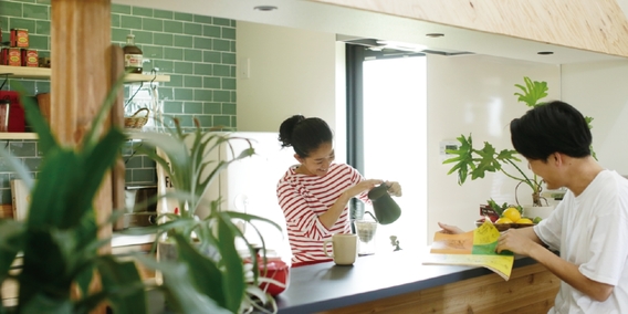 集まる人や時間の変化が、多彩なシーンをつくりだす。