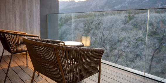 遠くを眺めるためのテラス。