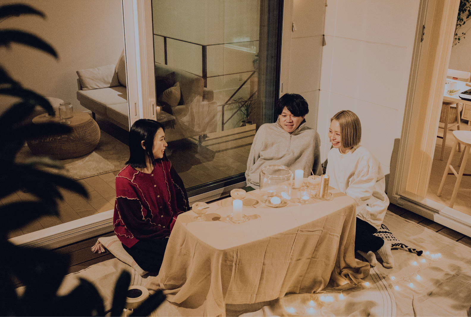 友人と自慢のデッキでディナー