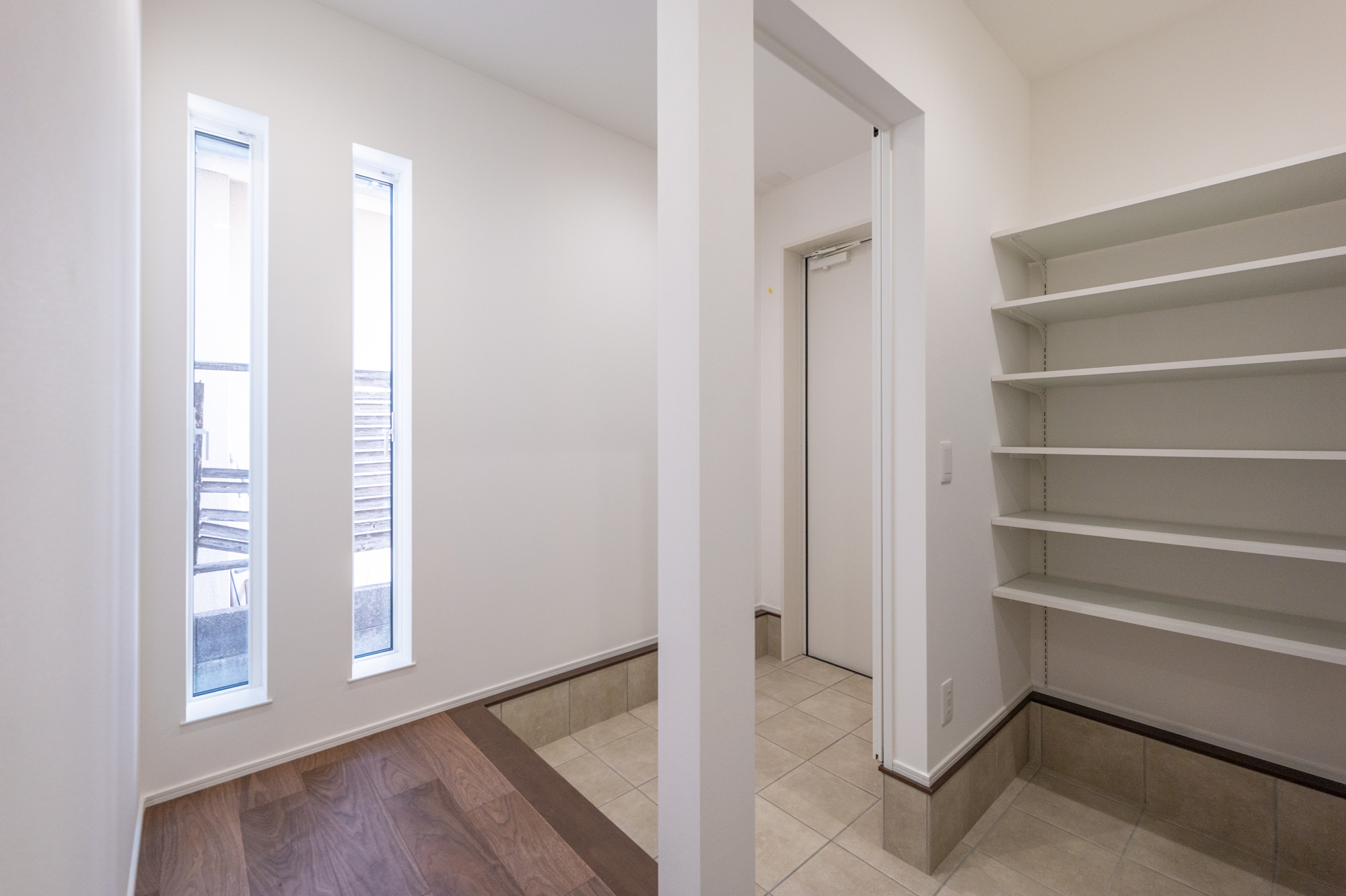 シューズインクローゼットは扉付きで安心